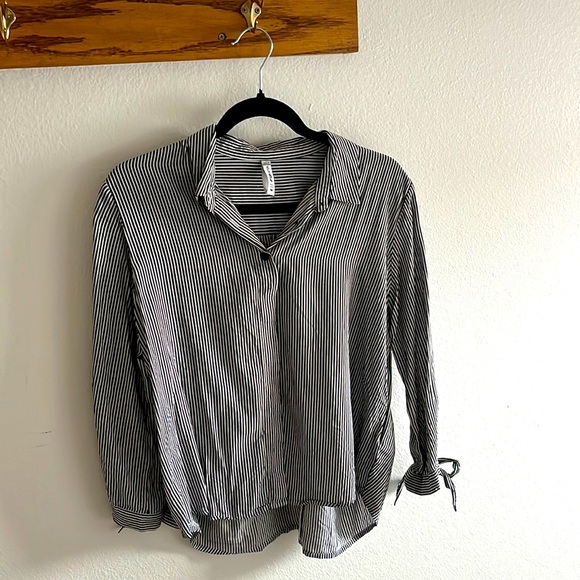 FB Sister Black and White Striped Blouse Womens M Purchased in Germany - Picture 4 of 7